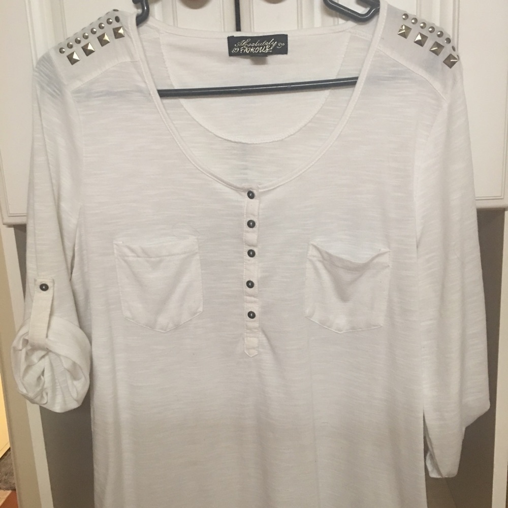 Cute white top with pockets
